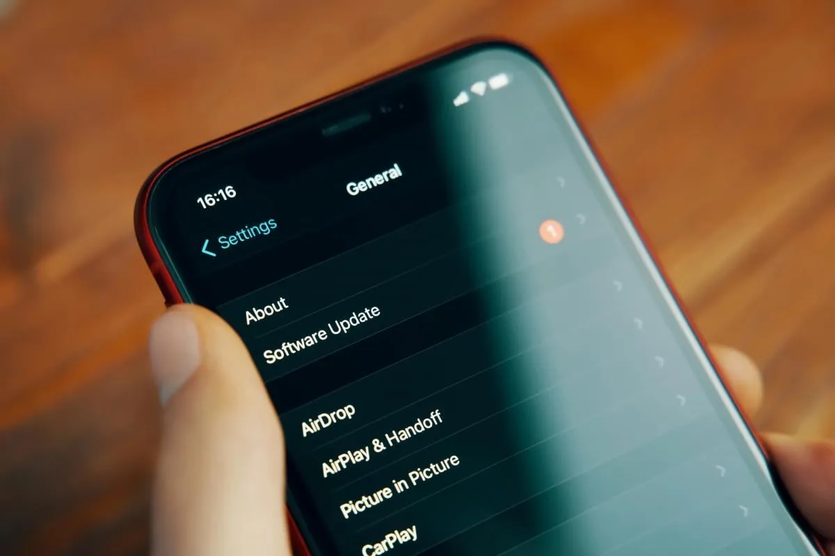 Apple випустила iOS 26.2 з понад 20 виправленнями критичних вразливостей